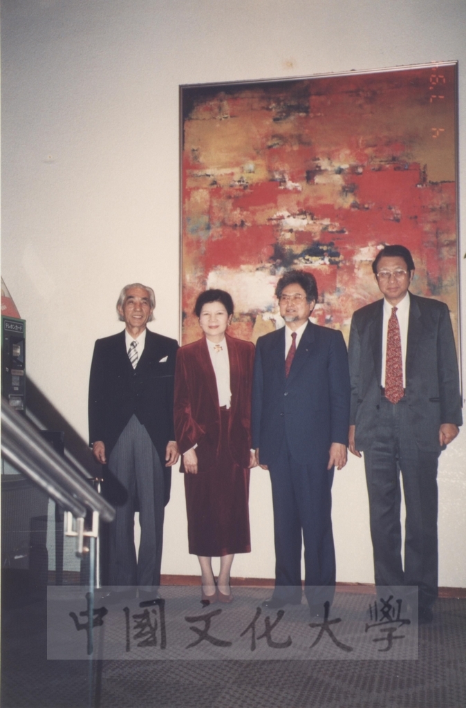 1994年4月7日董事長張鏡湖、校長林彩梅等訪問團成員應邀參加別府大學新生入學典禮的圖檔，第4張，共5張